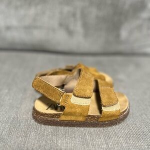 Zara Leather toddler sandals barely worn. Great condition